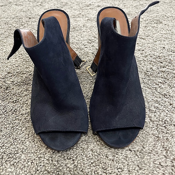 Steve Madden Navy and Brown Chunky Heels| Size: 7.5 - Picture 4 of 4